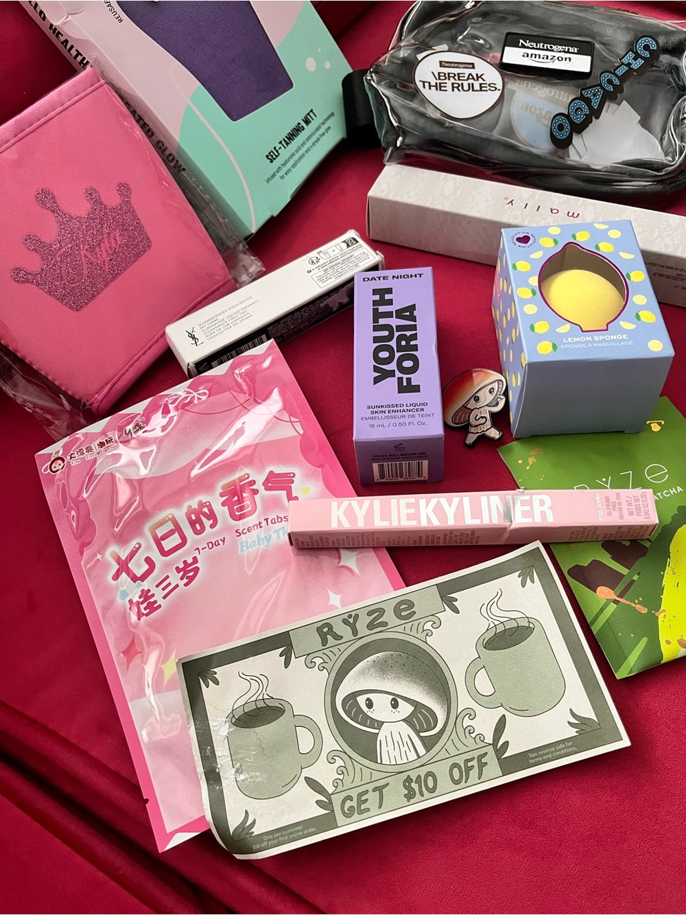Stuffed belt bag + beauty items - Picture 3 of 3